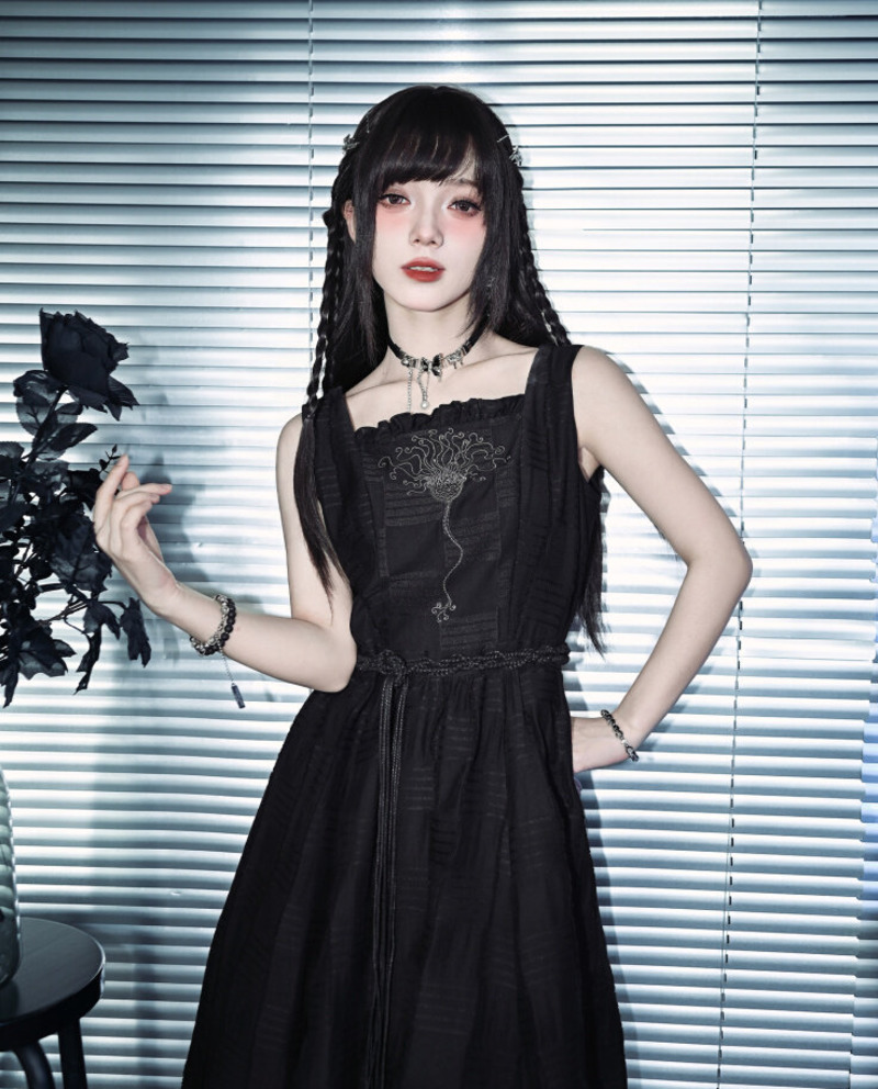 Nuovo Abito Nero a Doppio Stra - Embroidery Vest recensione e prezzo