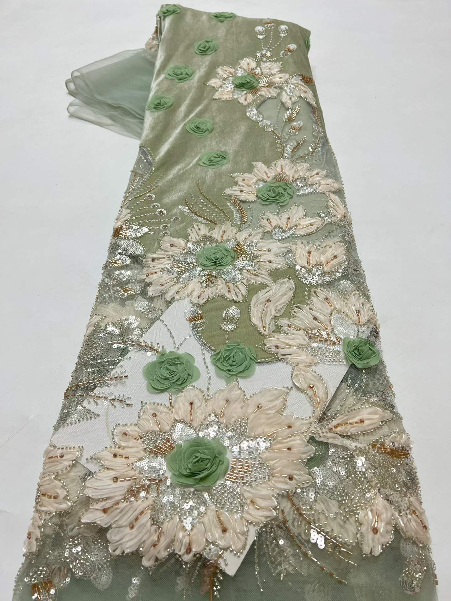 Tessuto in Velluto Africano di - Velvet Fabric Embroidery recensione e prezzo