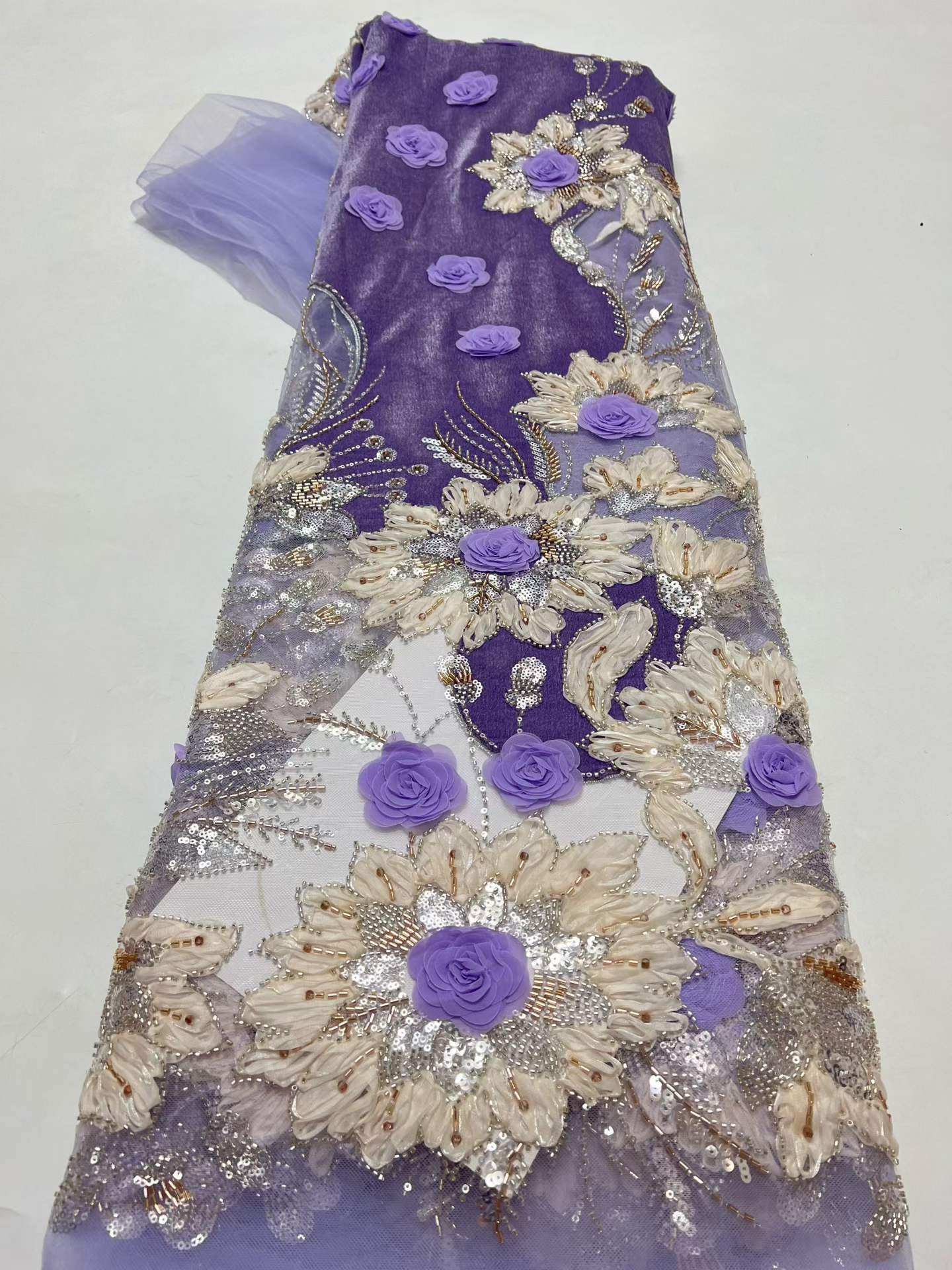 Tessuto in Velluto Africano di - Velvet Fabric Embroidery recensione e prezzo